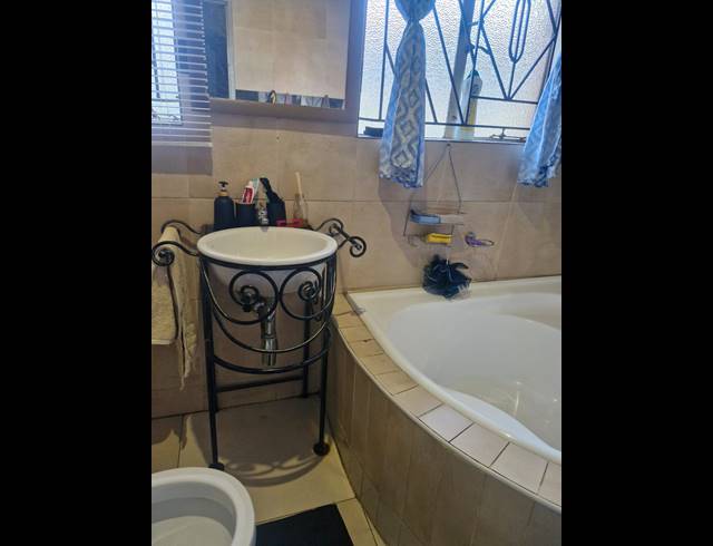 3 BEDROOM FREESTANDING FOR SALE IN MAHUBE VALLEY